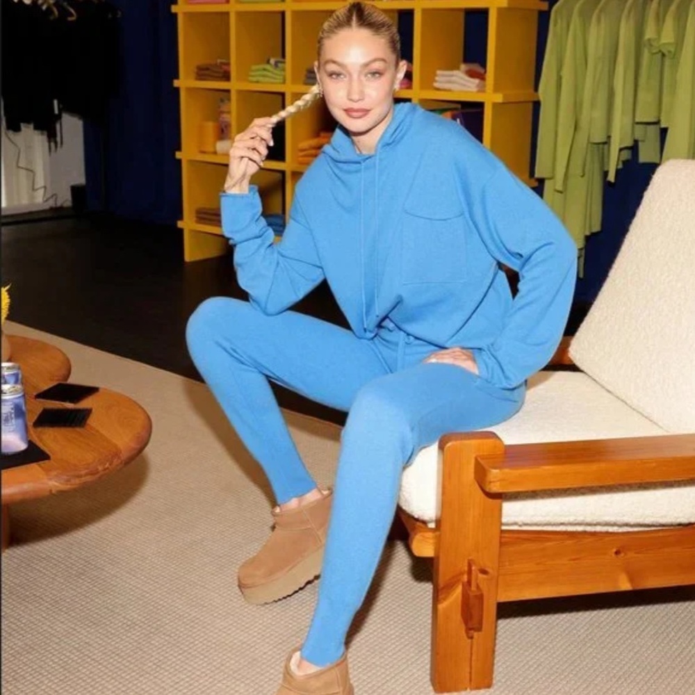 Ugg Mini Platform in Sand Unisex Women size 9 - Picture 2 of 13